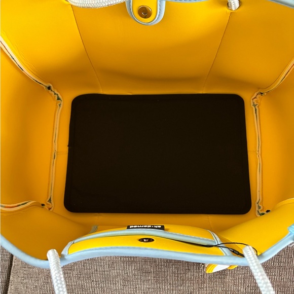 NWT AH•DORNED New York Emily Lemon Print Neoprene Tote - Picture 4 of 11